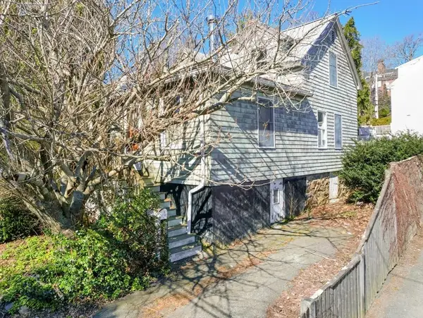 3 Cottage St, Marblehead, MA 01945