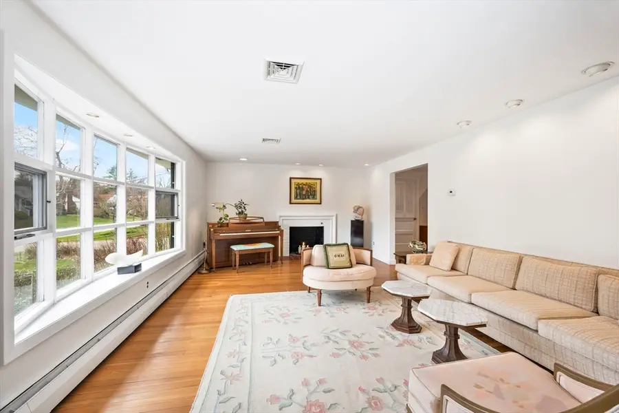 142 Worthen Rd, Lexington, MA 02421 - #3