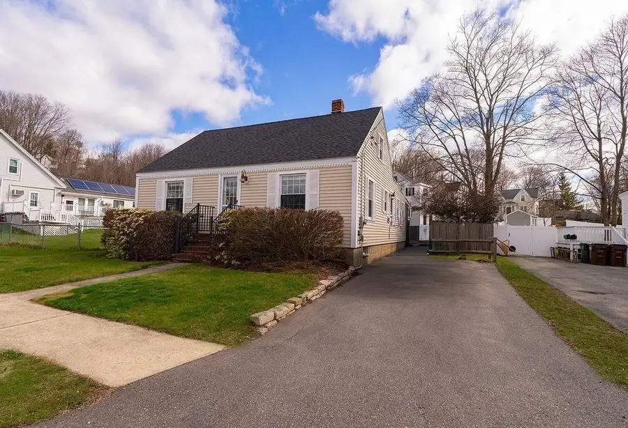 49 Orchard St, Amesbury, MA 01913 - #2