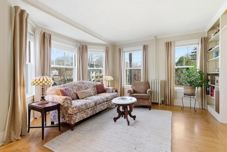 38 Hillside Ave, Bedford, MA 01730 - #3