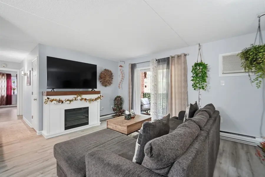 32 Maple Crest Cir #G, Holyoke, MA 01040 - #3