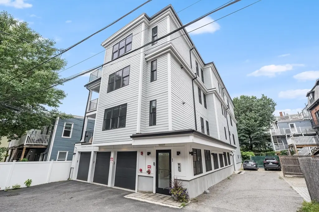 1 Leonard Pl #3, Boston, MA 02127 - #1