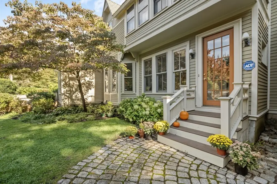 284 Lake Ave, Newton, MA 02461 - #3