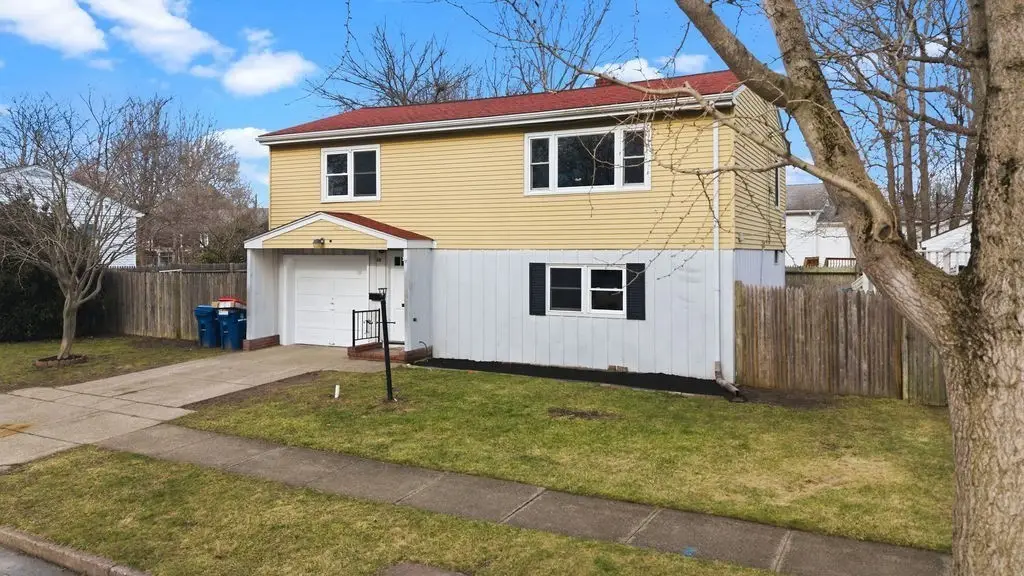 38 Turner St, New Bedford, MA 02740 - #1