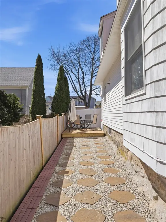 19 Elm Ct, Andover, MA 01810 - #3