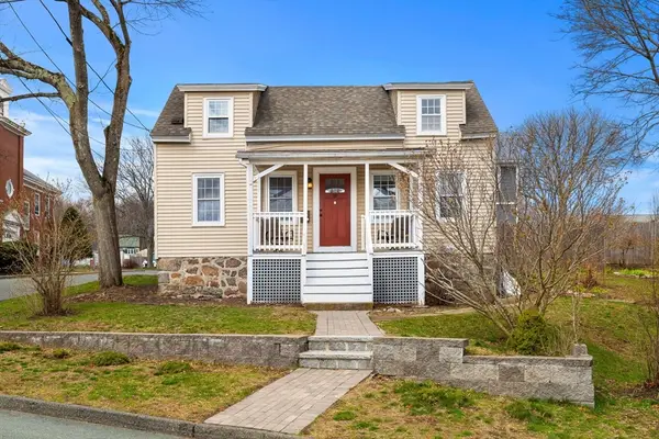 39 Chestnut St, Peabody, MA 01960