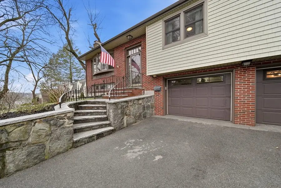 11 Lawrence St, Wakefield, MA 01880 - #3
