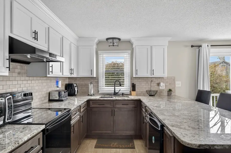 22 Connecticut Ave, Middletown, RI 02842 - #2