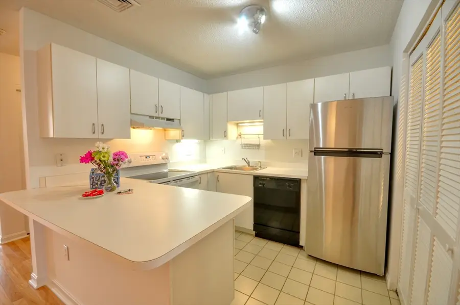 618 Boston Ave #4A, Medford, MA 02155 - #3