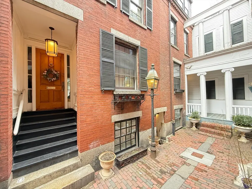 5 Rollins Place, Boston, MA 02114 - #1