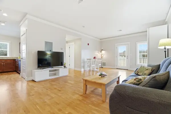 54 Loomis St #2205, Bedford, MA 01730