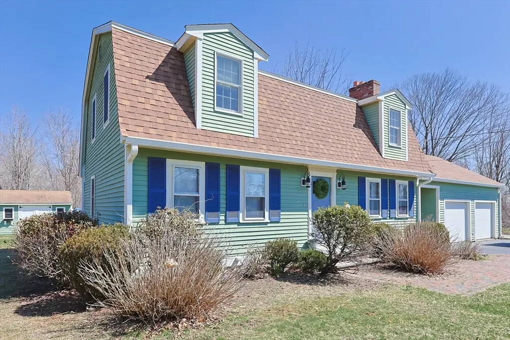 15 Warren St, Plainville, MA 02762 - #1