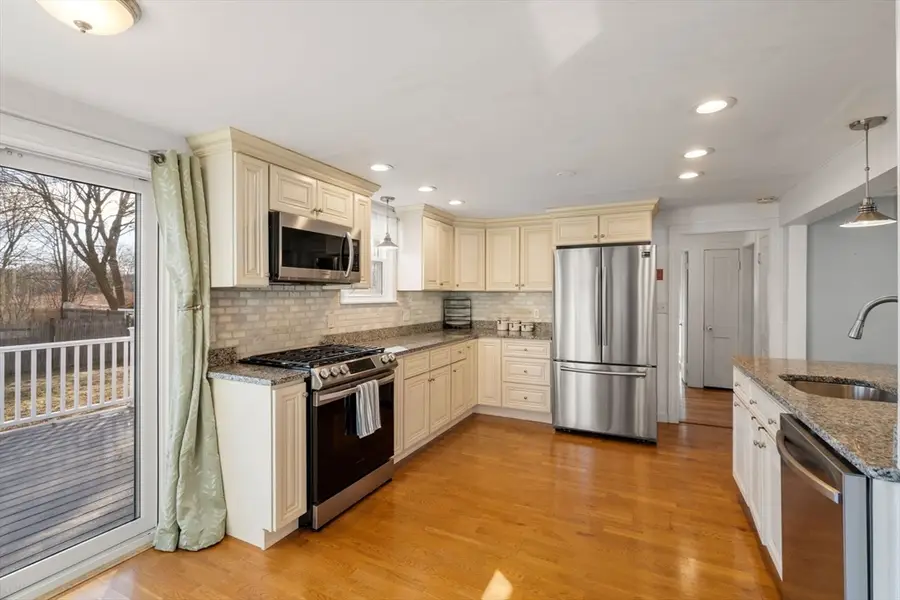 220 Lynn St, Peabody, MA 01960 - #3