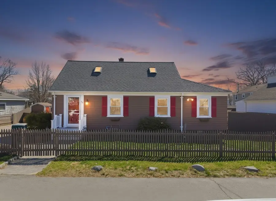 52 Worthen St, Swansea, MA 02777 - #2