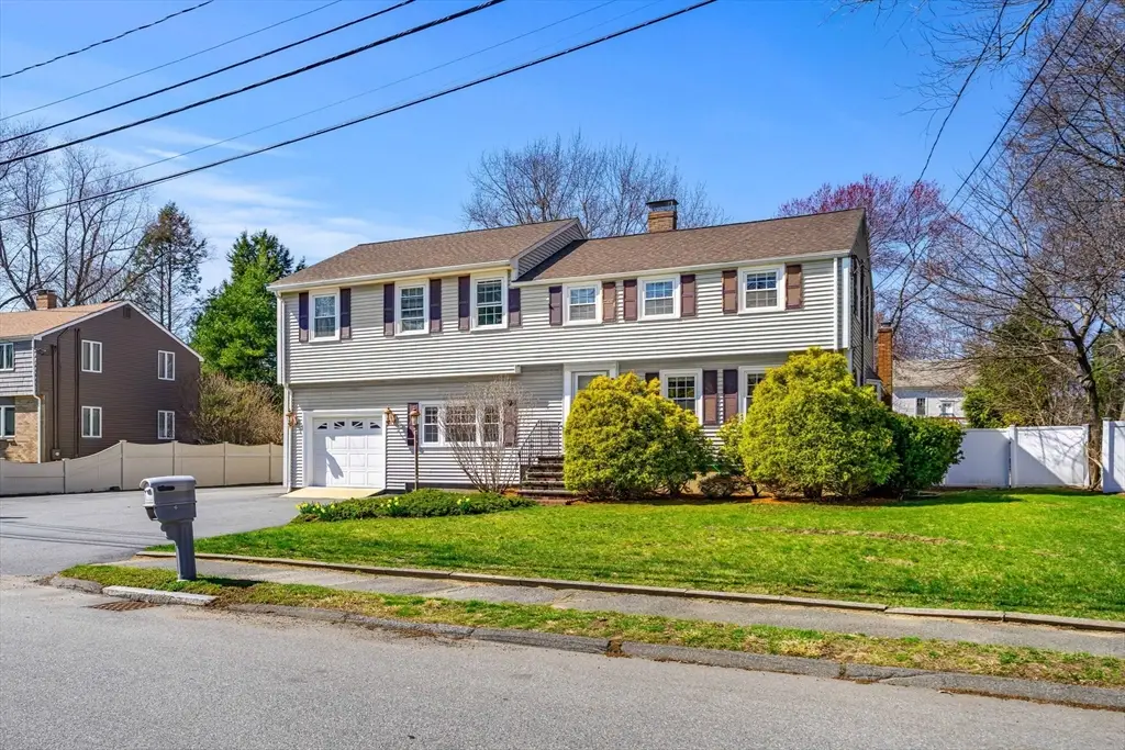 6 Crawford Dr, Woburn, MA 01801 - #1