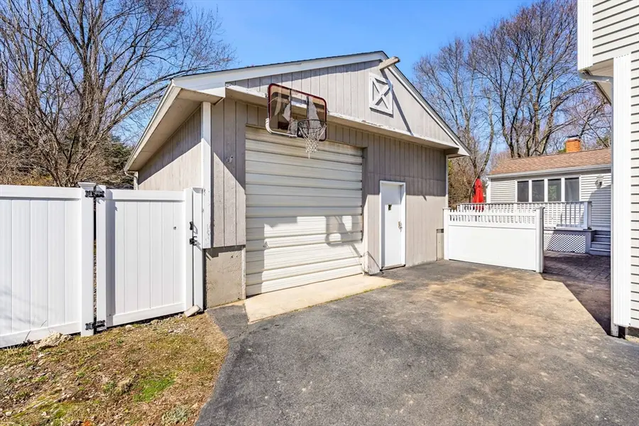 6 Crawford Dr, Woburn, MA 01801 - #3