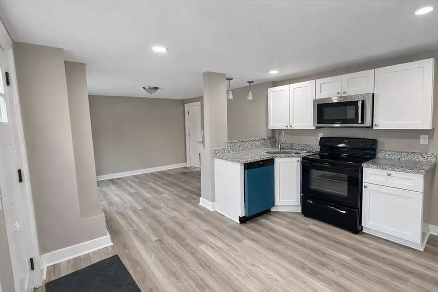 86 Crestwood Dr, Northborough, MA 01532 - #3