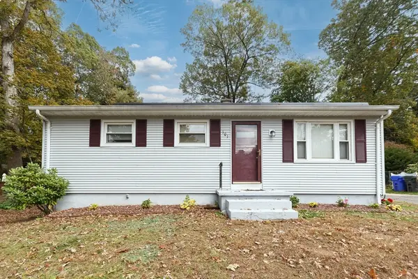 101 Regal St, Springfield, MA 01118