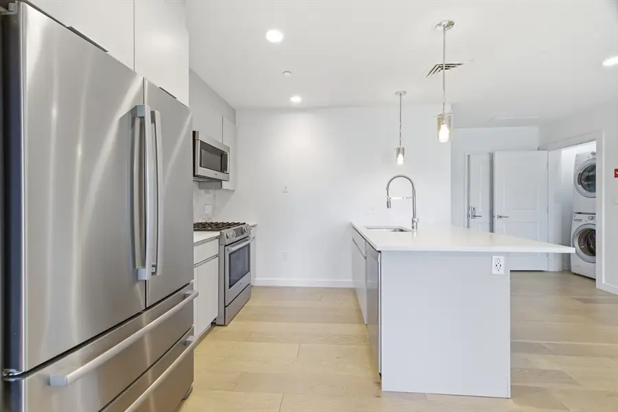 16 Boardman St #202, Boston, MA 02128 - #2