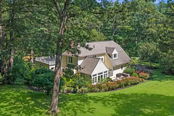 16 Beaver Pond Rd, Beverly, MA 01915