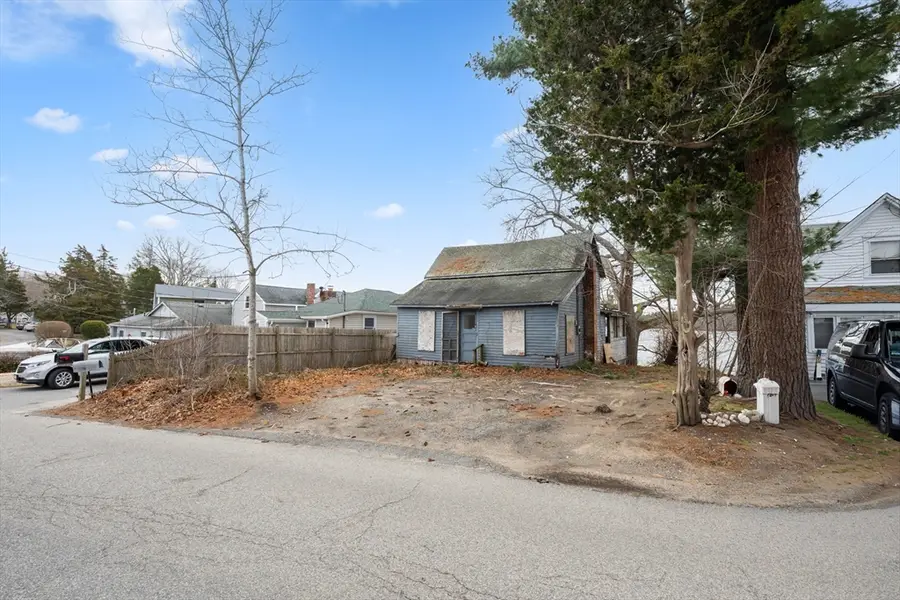 15 Ocean Ave, Halifax, MA 02338 - #2