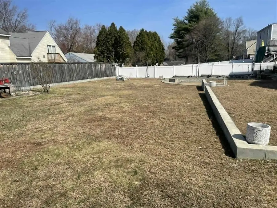 10 Linwood St, Oxford, MA 01540 - #3