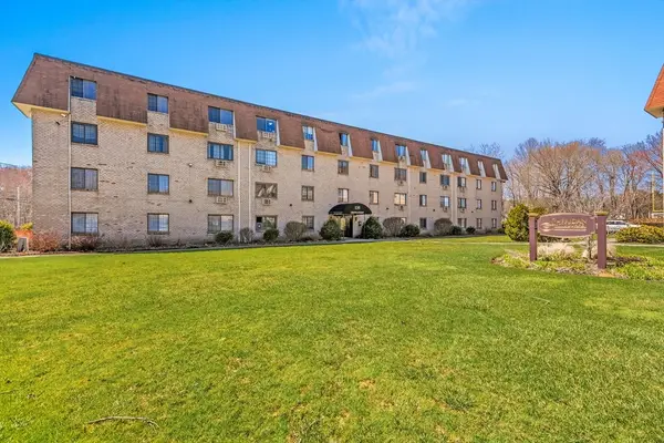 135 Grove Street #135, Rockland, MA 02370