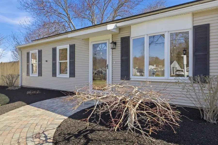 534 Hogg Memorial Dr, Whitman, MA 02382 - #3