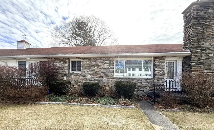 33 Slater St, Webster, MA 01570 - #2