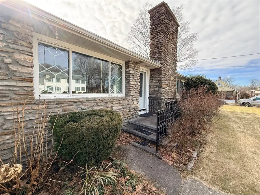 33 Slater St, Webster, MA 01570 - #3