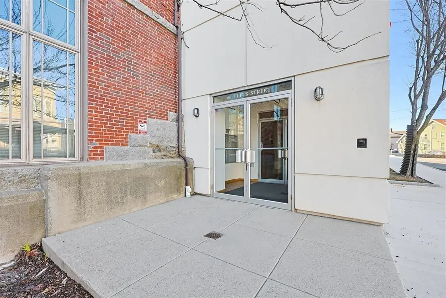 60 Tufts St #1, Somerville, MA 02145 - #3