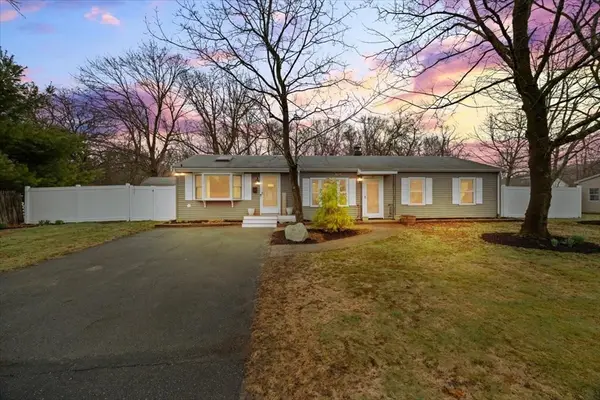 27 Hogg Memorial Dr, Whitman, MA 02382