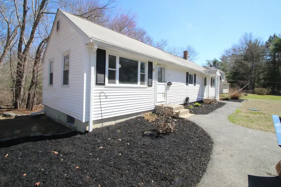 12 Santos Ct, Hanson, MA 02341 - #2