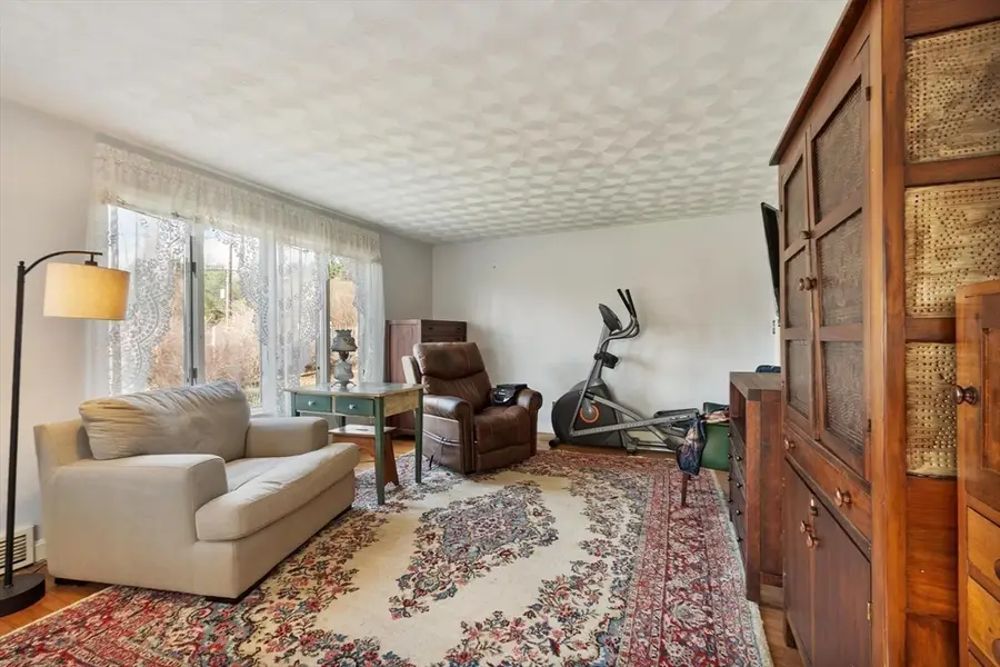 254 Massachusetts Ave, Lunenburg, MA 01462 - #3