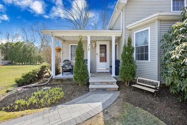 28 Deanville Rd, Attleboro, MA 02703