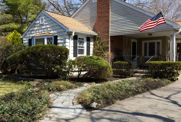 10 Winthrop St., Medway, MA 02053