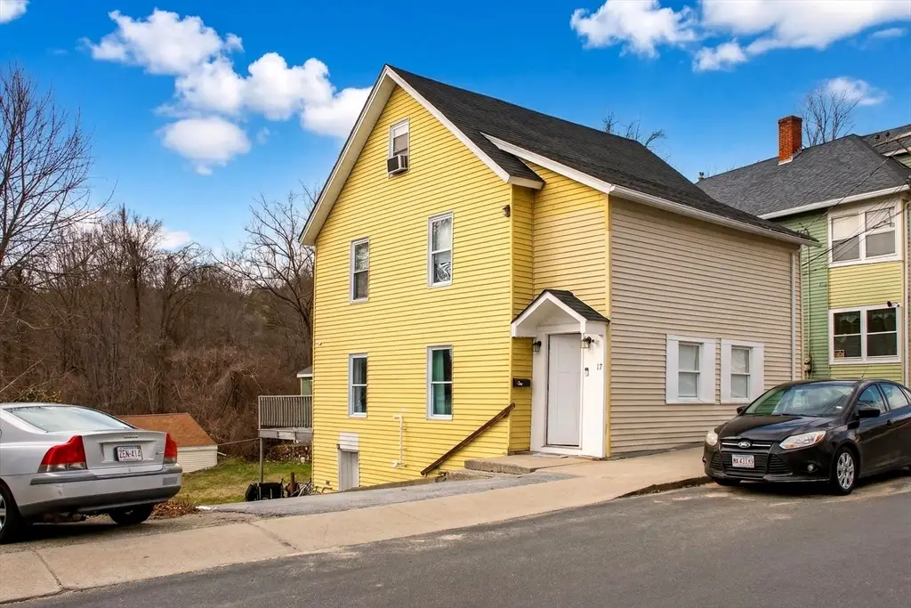 17 Moon St, Southbridge, MA 01550 - #1