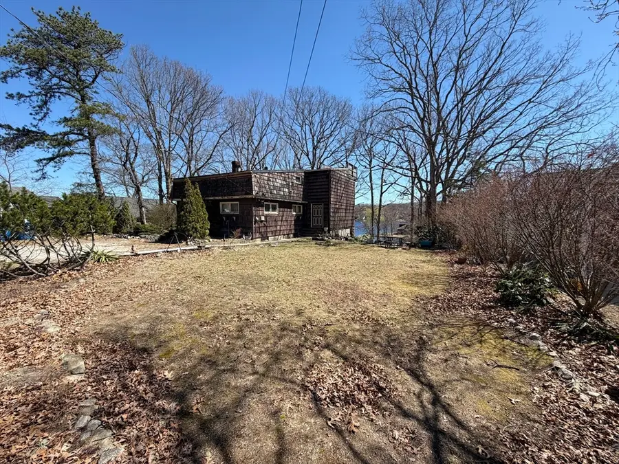 133 Lakeshore Dr, Blackstone, MA 01504 - #3