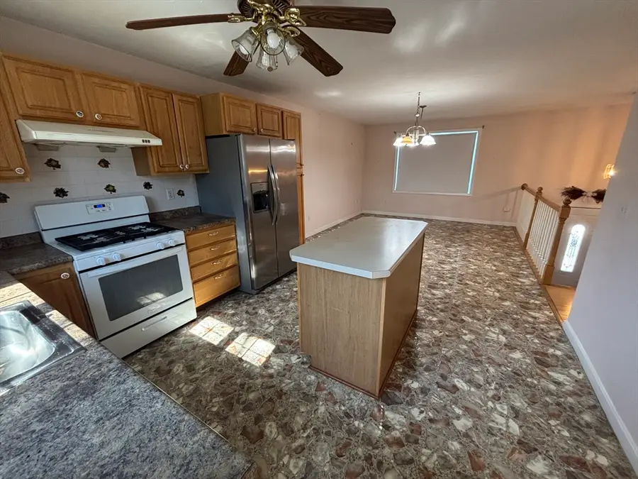 107 Apple Creek Ln, Fall River, MA 02720 - #3