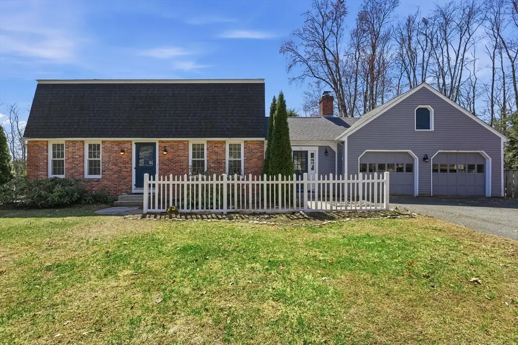 21 Meadow Wood Dr, South Deerfield, MA 01373 - #1