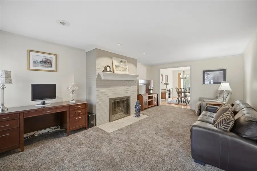 6 Mansion Woods Dr #C, Agawam, MA 01001 - #3