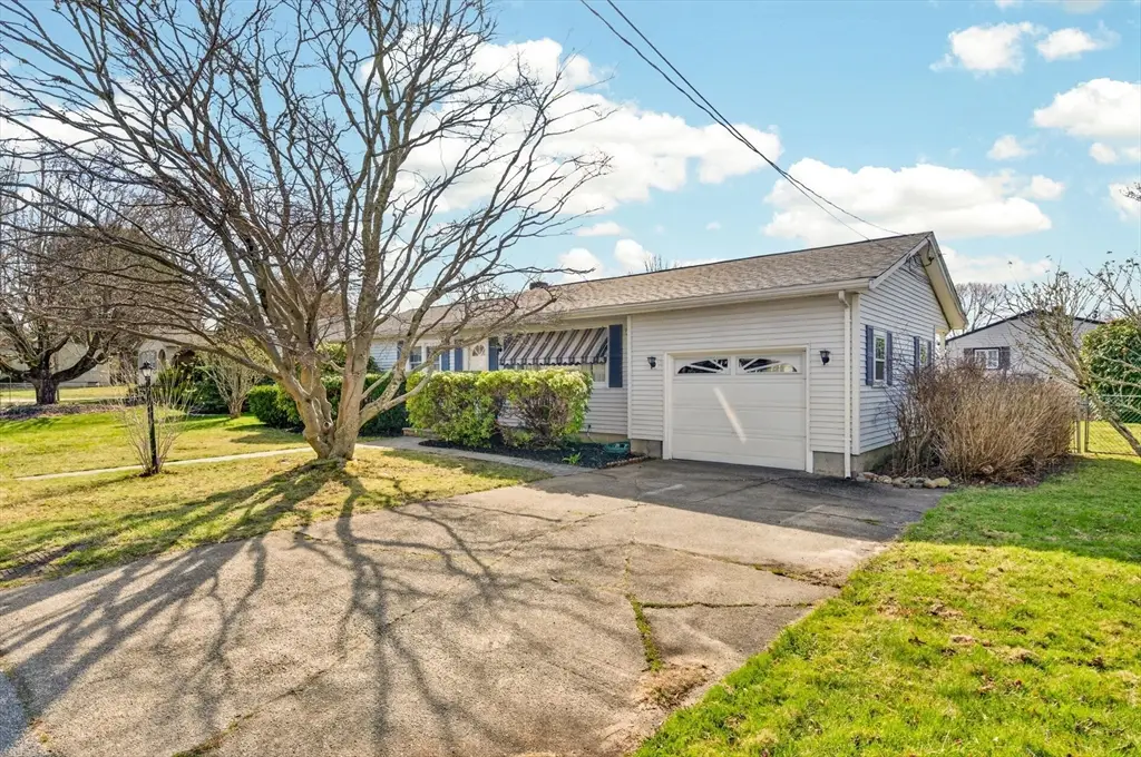 26 Sable Ave, Dartmouth, MA 02747 - #1