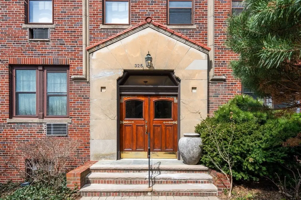 325 Tappan St #6, Brookline, MA 02445 - #1
