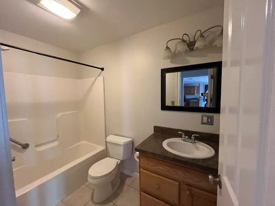 75 Main St #104, Amesbury, MA 01913 - #3