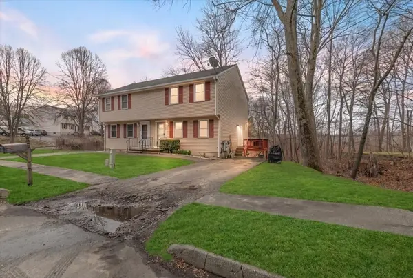 38 Twin Brooks Cir #38, Haverhill, MA 01835