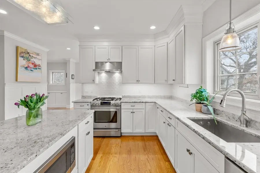 198 Lowell St #1, Waltham, MA 02453 - #2