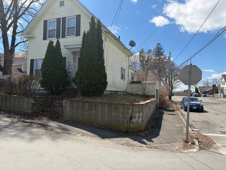 628 Beacon St, Lowell, MA 01850 - #2
