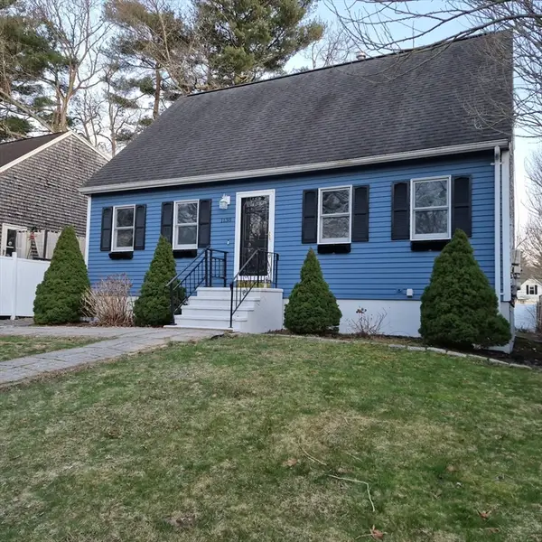 1138 Sassaquin Ave, New Bedford, MA 02745