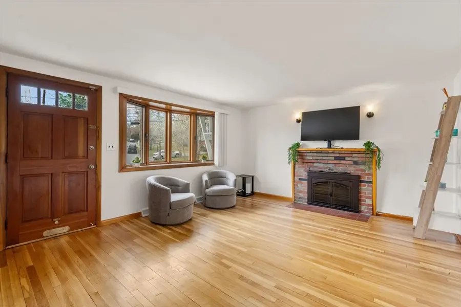 34 Locust St, Burlington, MA 01803 - #2