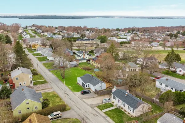 64 Pocasset Ave, Tiverton, RI 02878